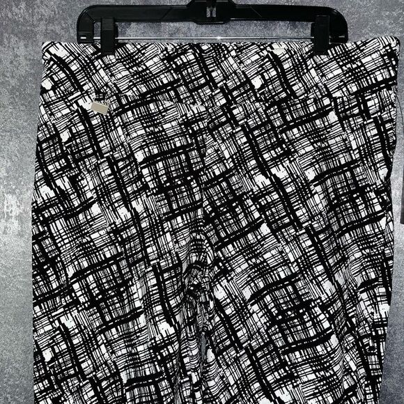 Courtenay black & white pull-in pants 16W NWT - Picture 3 of 8
